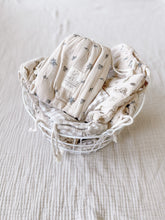 Laden Sie das Bild in den Galerie-Viewer, Standard Pillowcase | Bluebell
