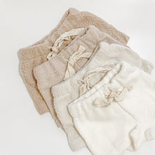 Carica l&#39;immagine nel visualizzatore di Gallery, Teddy Shorts | Oatmeal
