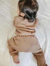 Laden Sie das Bild in den Galerie-Viewer, Cocoa Ribbed Pullover
