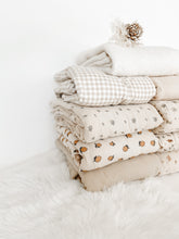 Load image into Gallery viewer, Crib Blanket | Teddy Ivory
