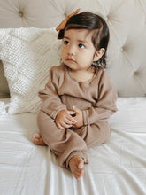 Laden Sie das Bild in den Galerie-Viewer, Cocoa Ribbed Pullover
